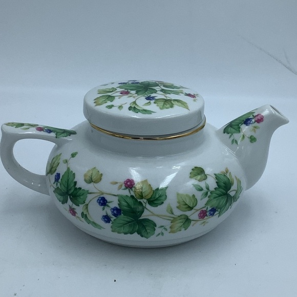 Andrea by Sadek Berry Patch Single Serving Ceramic Teapot - Picture 3 of 6